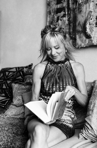 FINDING THE WORDS BETWEEN WORLDS